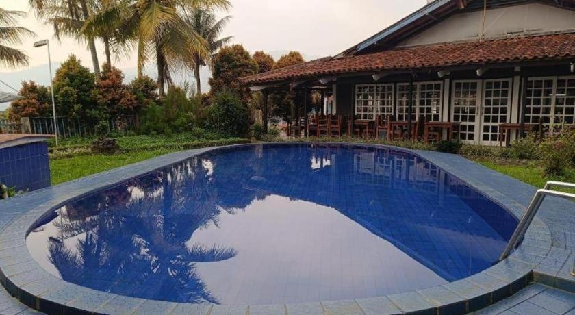 Capital O 94094 New Lembah Nyiur Hotel